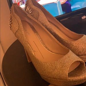 Gold high heals